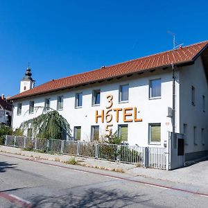 Hotel 365